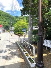 「葛巻小学校前」バス停留所