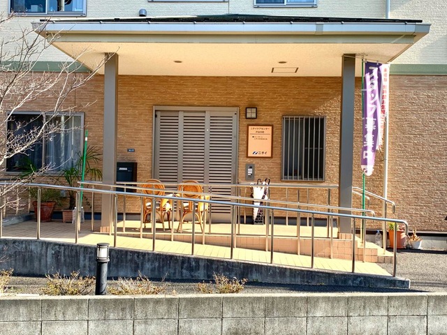 ニチイケアセンター 戸田中町の入口、車寄せの正面外観