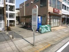 「商店街坂上」バス停留所