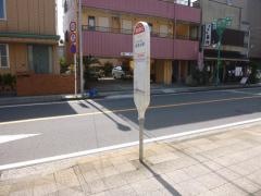 「商店街坂上」バス停留所