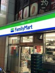 ファミリーマート　ヨーロッパ通り店