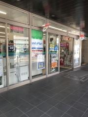 ファミリーマート　八丁堀四丁目店