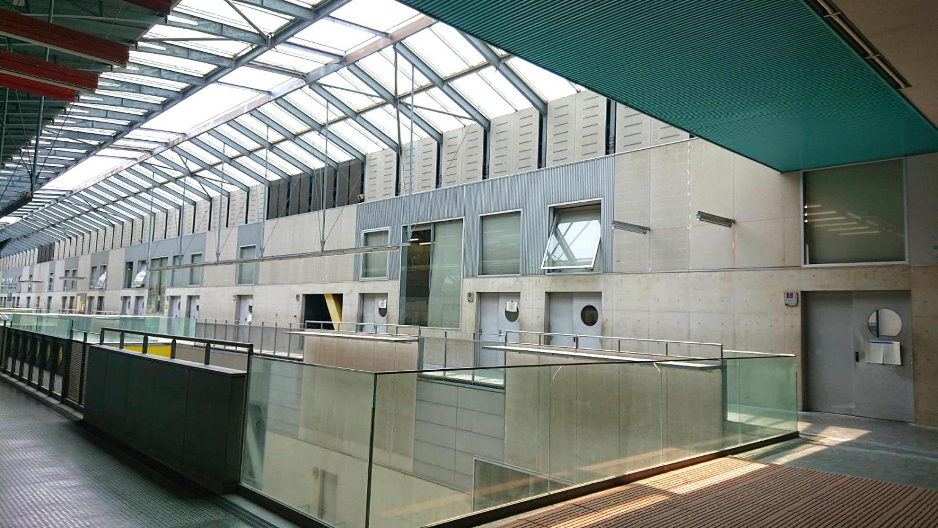 広島 市立 基 町 高等 学校