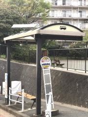 「磯子フラット」バス停留所