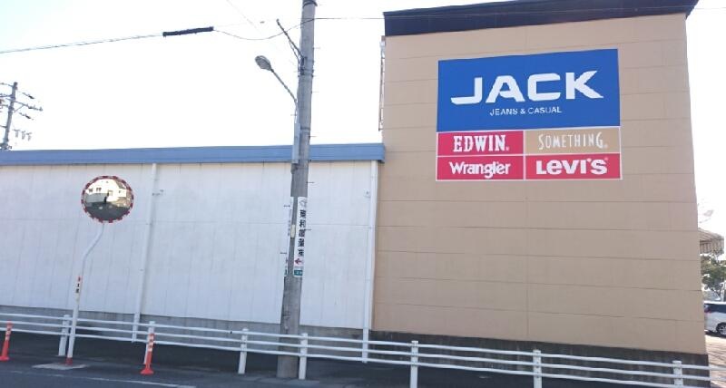 店舗の西側
