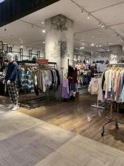 ライトオン　ヒルズウォーク徳重ガーデンズ店