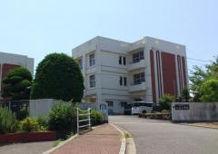 八木小学校