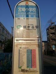 「宮崎小学校」バス停留所