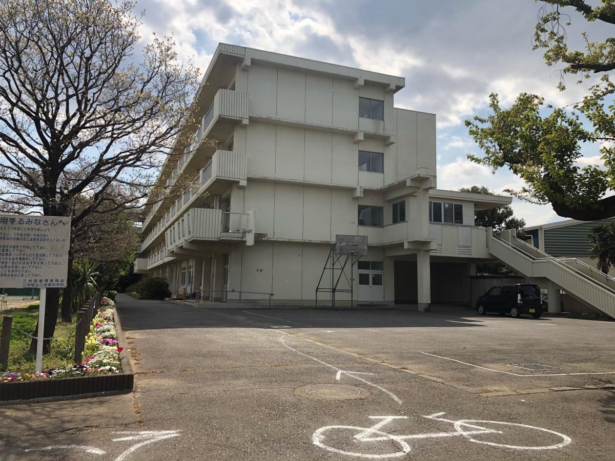 三芳東中学校