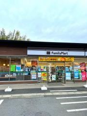 ファミリーマート　伊東いっぺき湖店