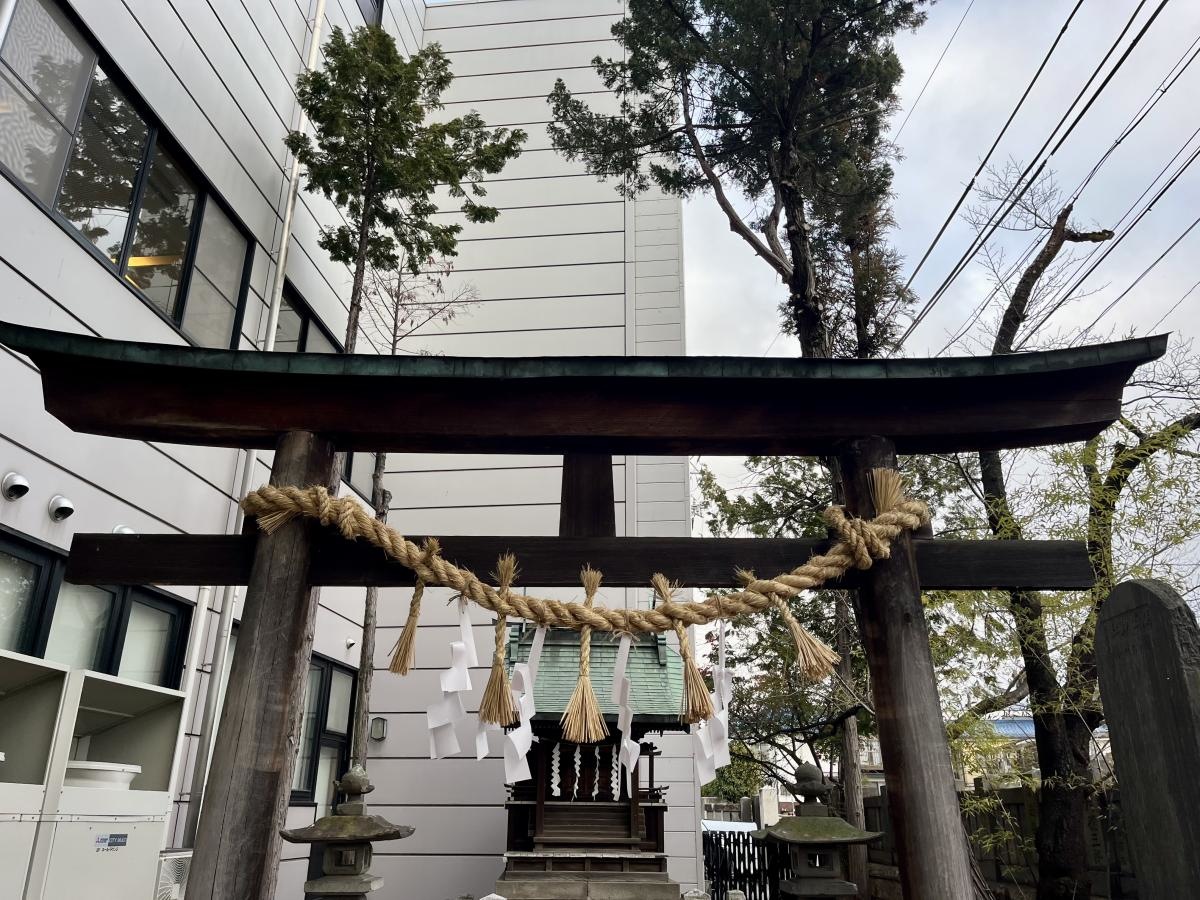 『楠公神社』正面から