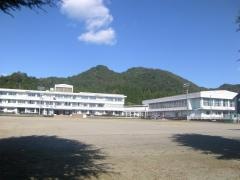 山県市立伊自良中学校