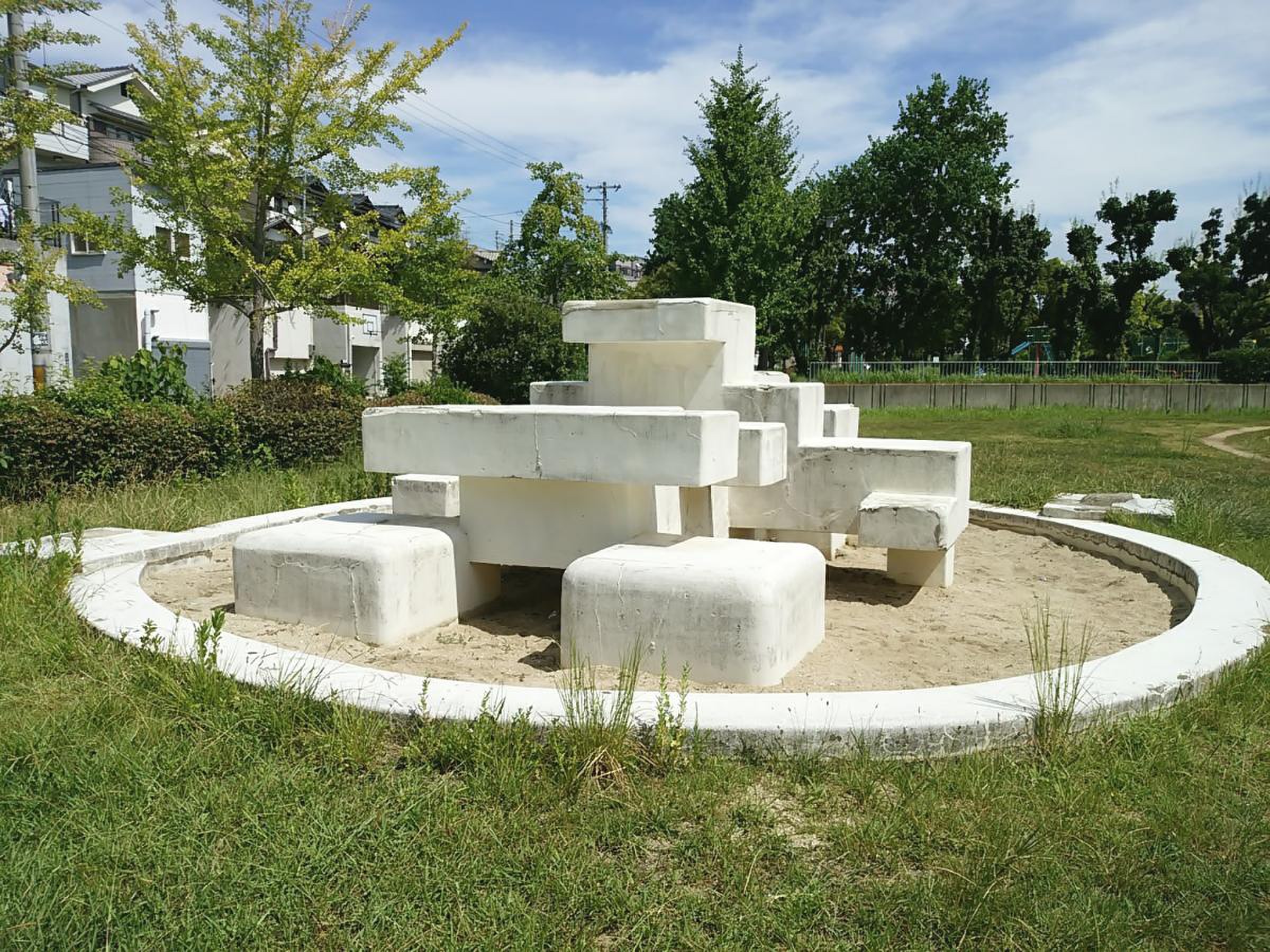 八田 荘 公園