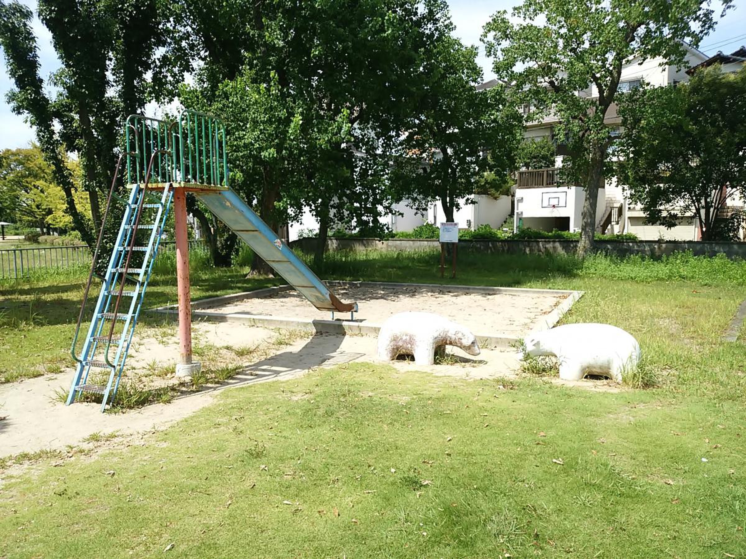 八田 荘 公園