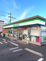 ファミリーマート　伊奈学園前店