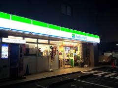 ファミリーマート　花京院店