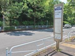 「陸上競技場前」バス停留所