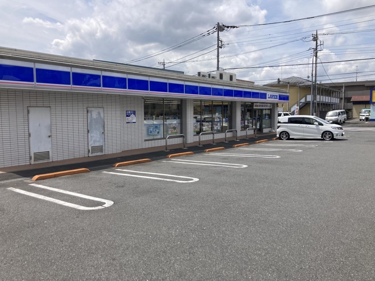 ローソン新港北宮原店の駐車場
