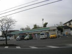 ファミリーマート　東狭山ケ丘一丁目店