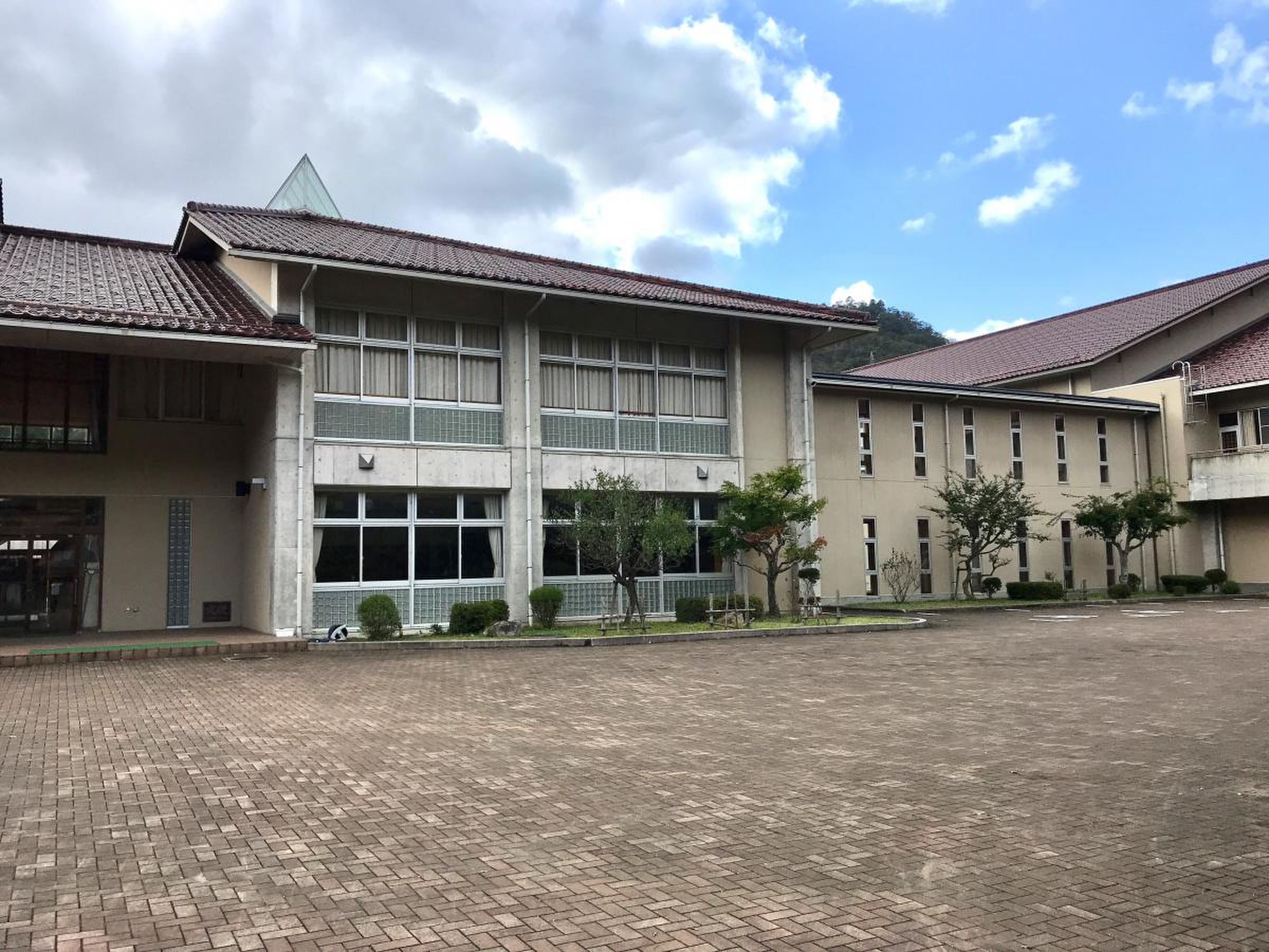 豊岡 市立 但 東 中学校