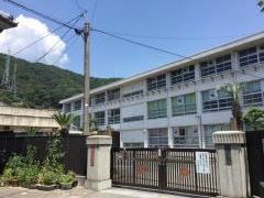 横路小学校