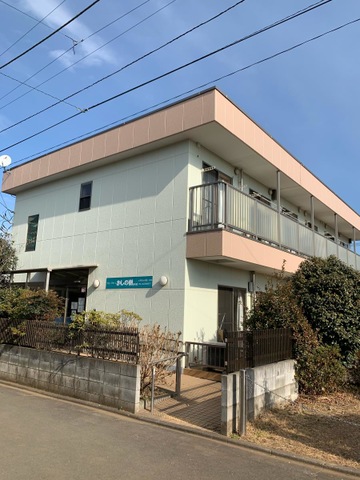 かしの樹＜小川＞