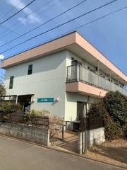 かしの樹＜小川＞