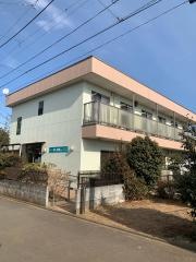 かしの樹＜小川＞