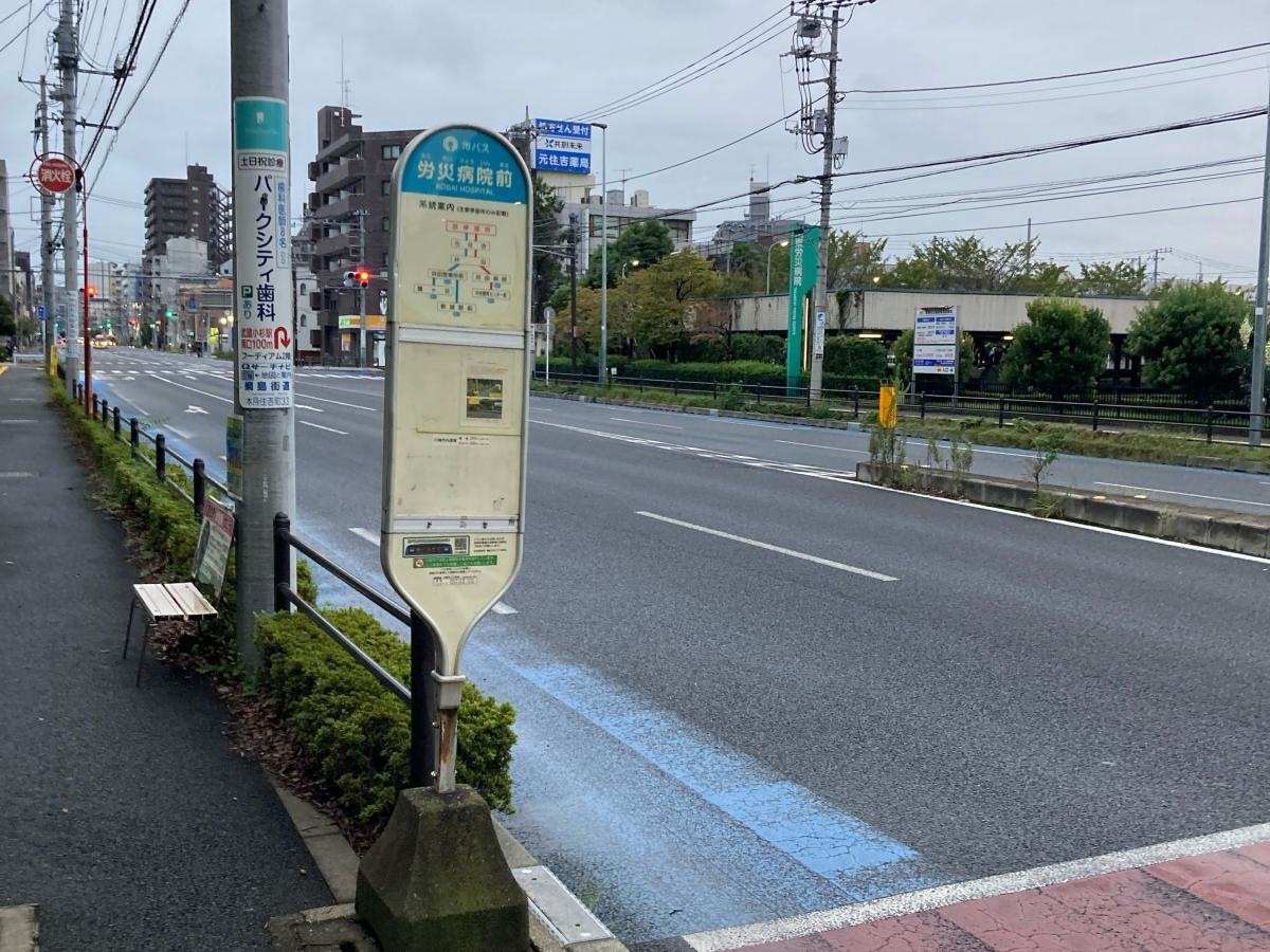 労災病院前のバス停留所です。