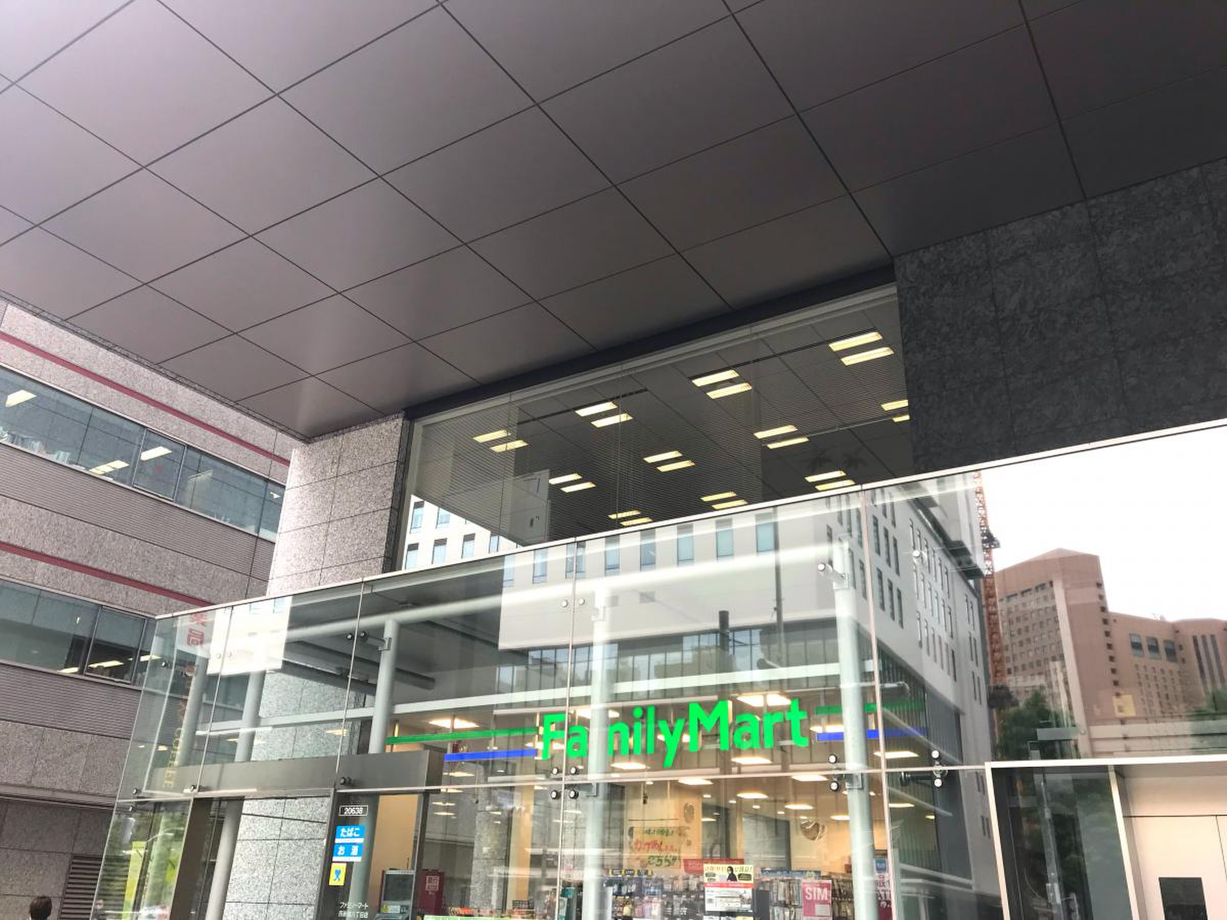ファミリーマート 西 新宿 八 丁目 店