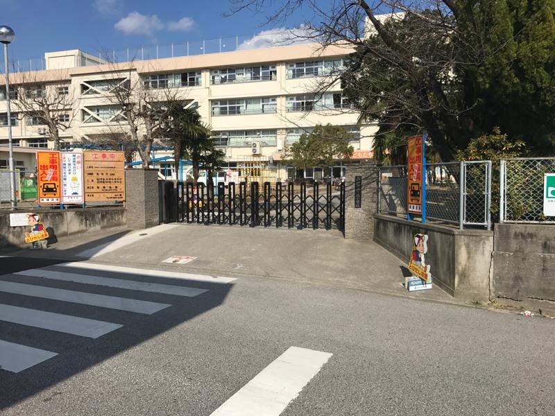 正門