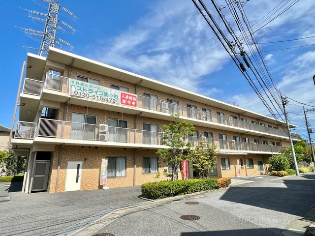ベストライフ鳩ケ谷 建物全景