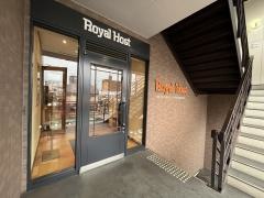 ロイヤルホスト　三萩野店