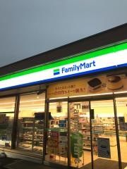 ファミリーマート　箕面粟生外院店