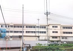 里見小学校