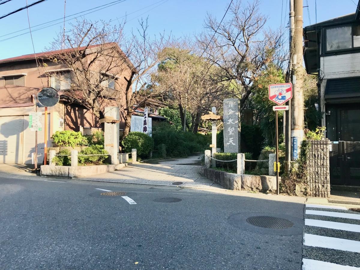 宝戒寺入口