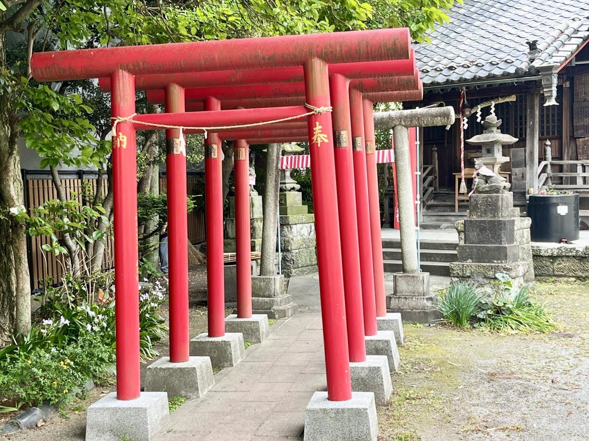 元宿堰稲荷神社の鳥居の写真