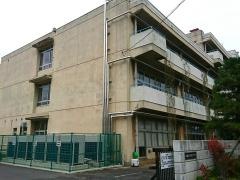新宿小学校