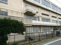 新宿小学校
