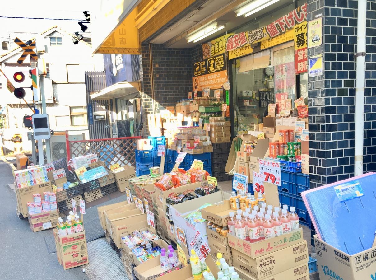 大黒屋大山店の南側からの店頭外観