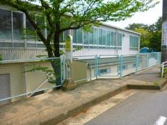 「小学校前」バス停留所
