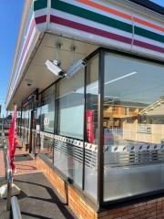 セブンイレブン 大治町三本木店