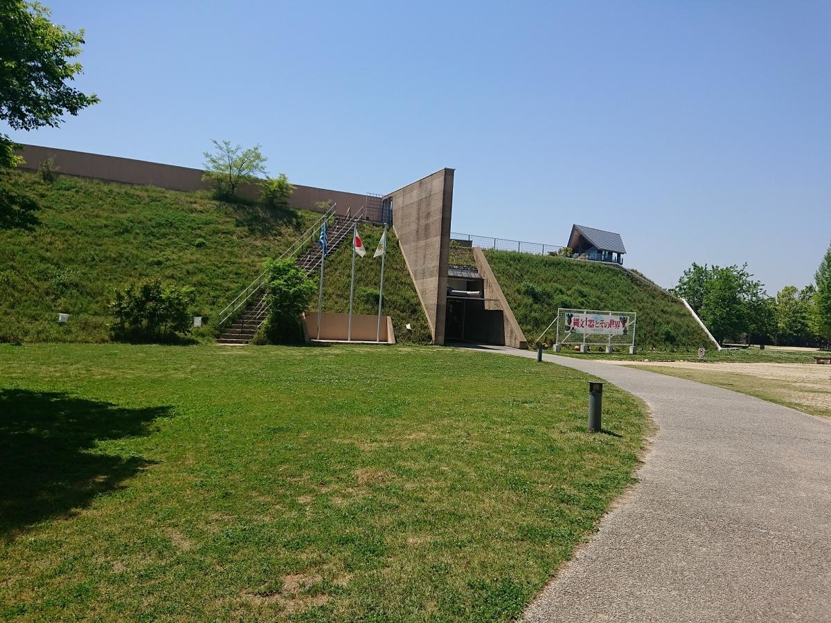 入り口より建物