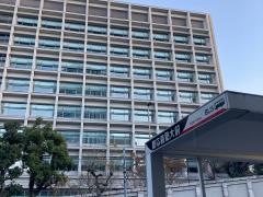 「慶応義塾大前」バス停留所