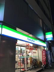 ファミリーマート　伏見駅前店