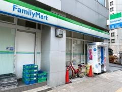 ファミリーマート　伏見駅前店