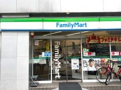 ファミリーマート　伏見駅前店