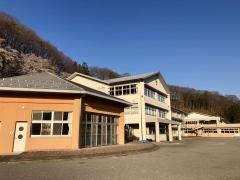 新治小学校