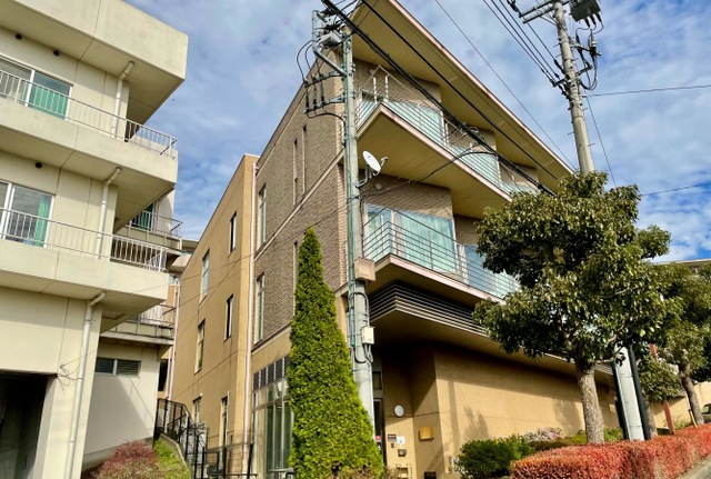 ロイヤルライフ多摩 施設外観