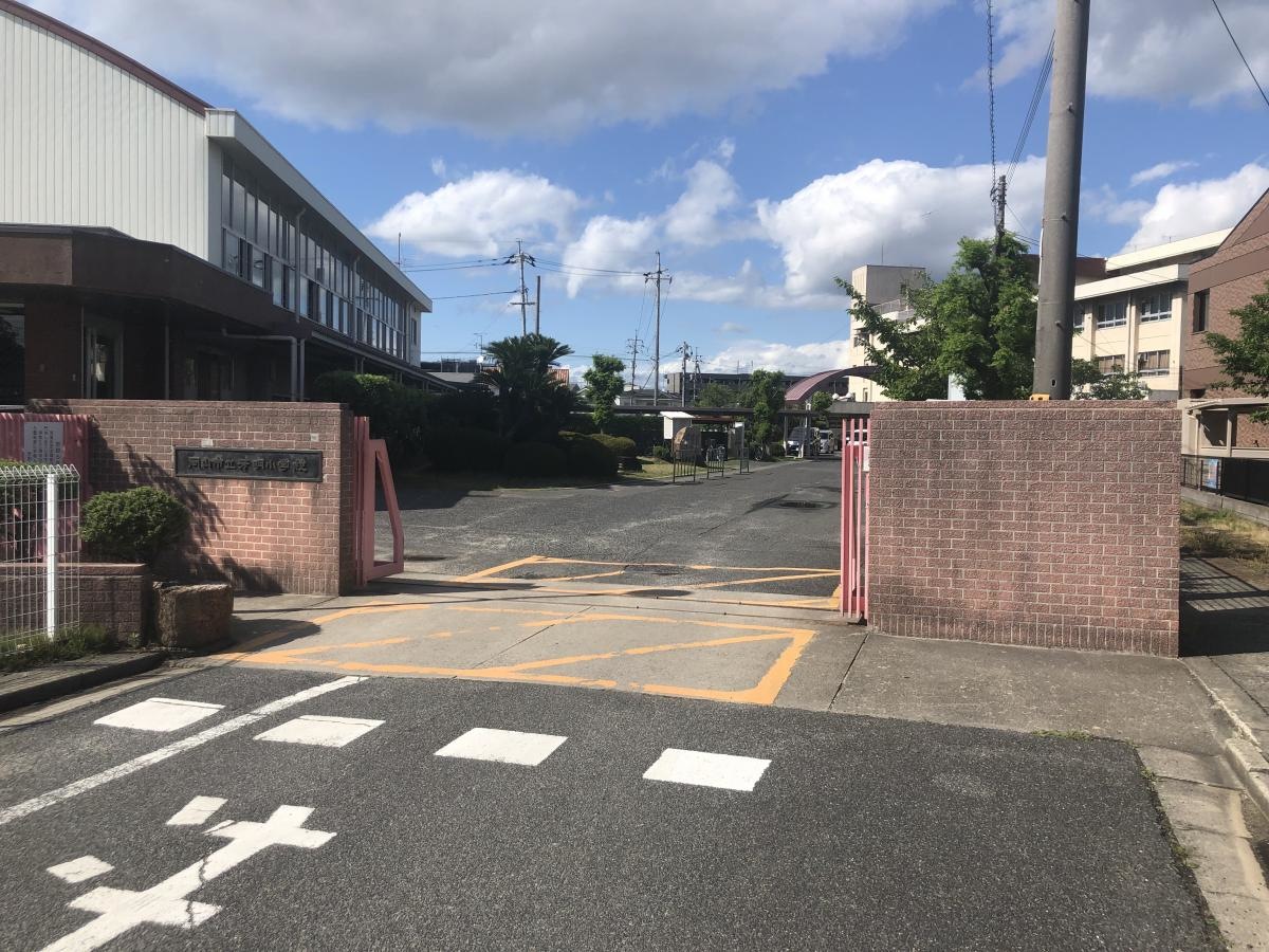 正門